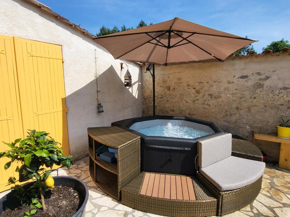Domaine De La Sarrotte Bed & Breakfast Saugon Exterior foto